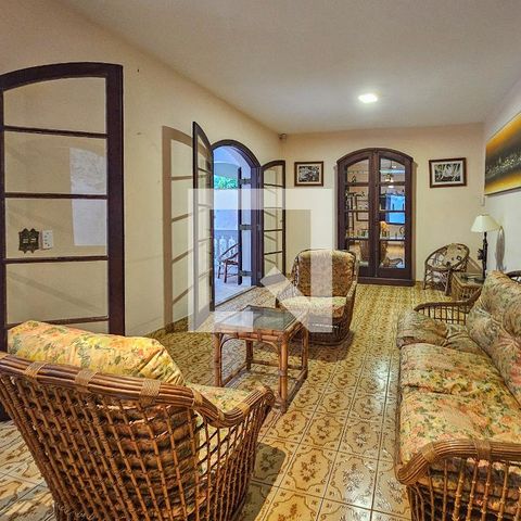 Casa para alugar com 450m², 5 quartos e 6 vagas Casa para alugar com 450m², 5 quartos e 6 vagasSala