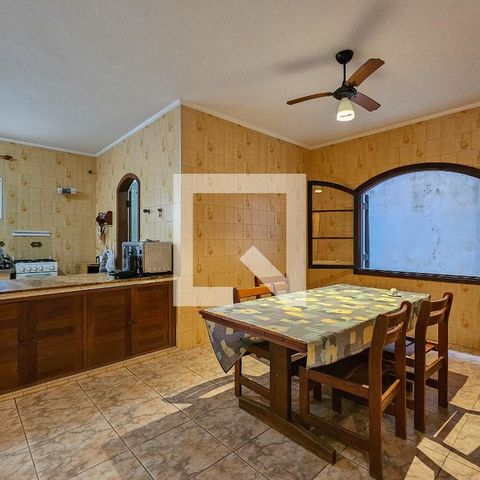 Casa para alugar com 450m², 5 quartos e 6 vagas Casa para alugar com 450m², 5 quartos e 6 vagasCozinha