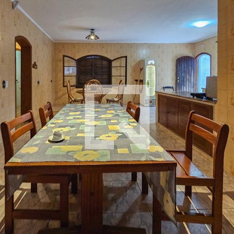 Casa para alugar com 450m², 5 quartos e 6 vagas Casa para alugar com 450m², 5 quartos e 6 vagasCozinha
