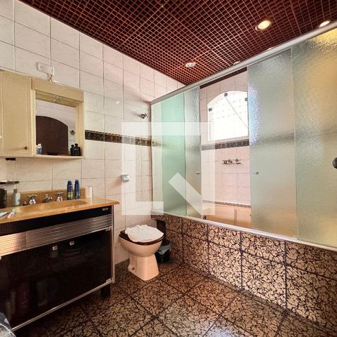 Casa à venda com 203m², 3 quartos e 2 vagasBanheiro da Suíte