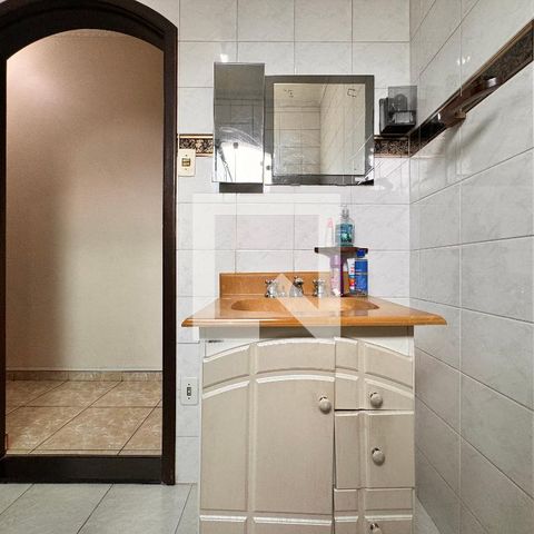 Casa à venda com 203m², 3 quartos e 2 vagasBanheiro 2