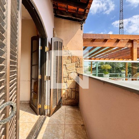 Casa à venda com 203m², 3 quartos e 2 vagasSacada