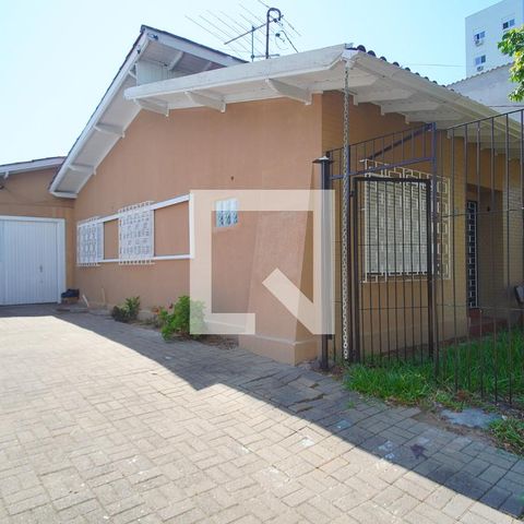 Casa para alugar com 190m², 3 quartos e 2 vagas Casa para alugar com 190m², 3 quartos e 2 vagasFachada