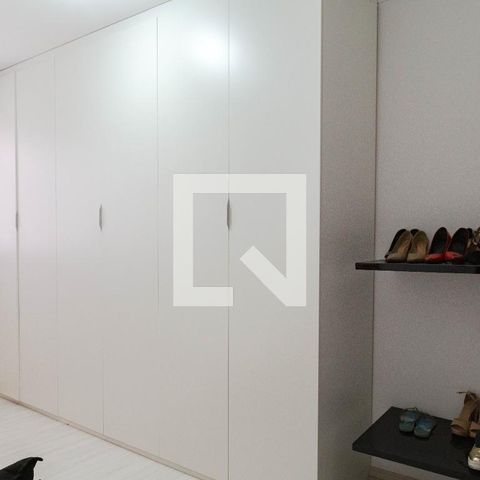 Casa para alugar com 430m², 3 quartos e 8 vagasCloset
