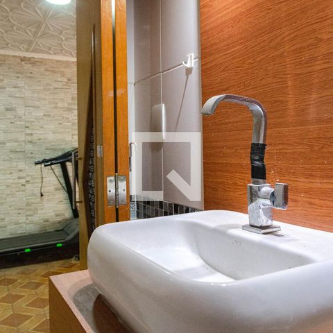 Casa para alugar com 430m², 3 quartos e 8 vagasBanheiro 6