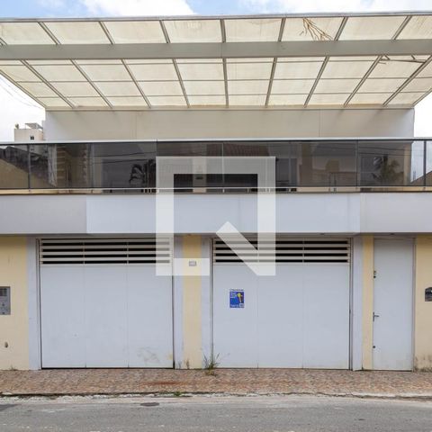 Casa para alugar com 430m², 3 quartos e 8 vagasFachada Casa