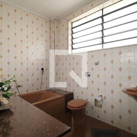 Casa à venda com 360m², 4 quartos e 8 vagasBanheiro 1