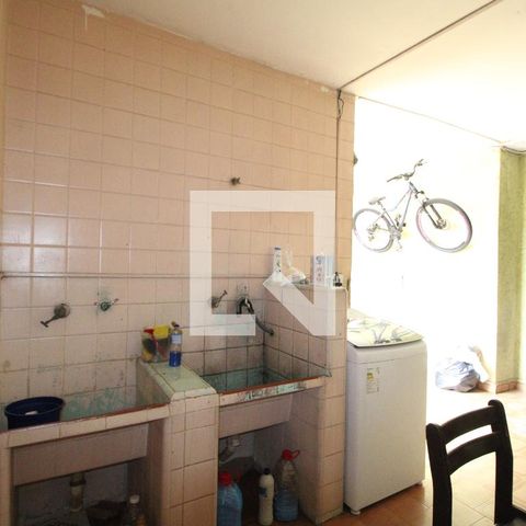 Casa à venda com 360m², 4 quartos e 8 vagasÁrea de Serviço
