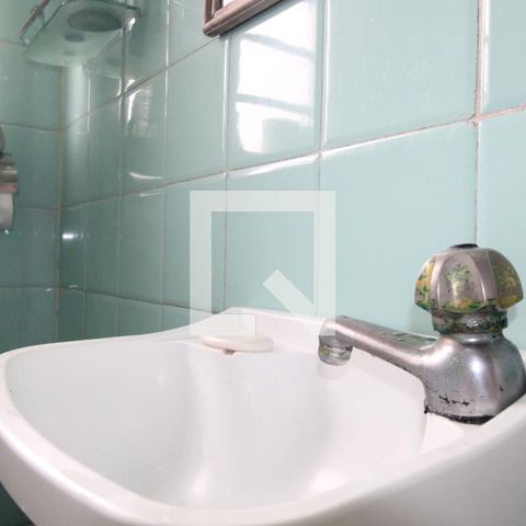 Casa à venda com 360m², 4 quartos e 8 vagasbanheiro 2