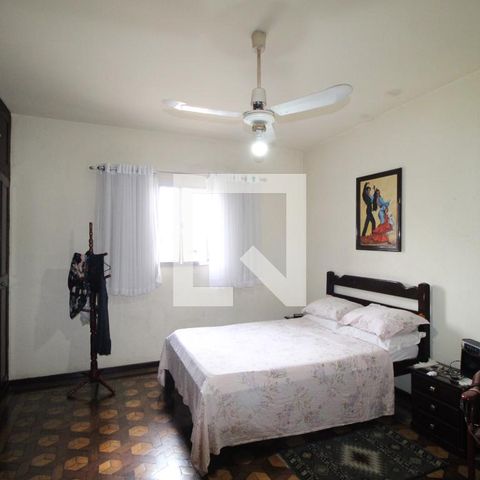 Casa à venda com 360m², 4 quartos e 8 vagasQuarto 3 - Suíte