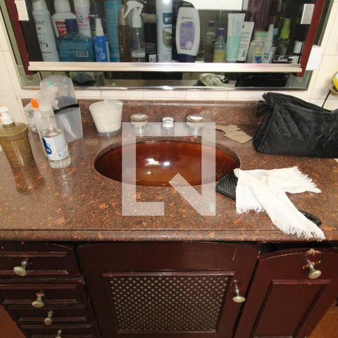 Casa à venda com 360m², 4 quartos e 8 vagasBanheiro da Suíte - Quarto 3