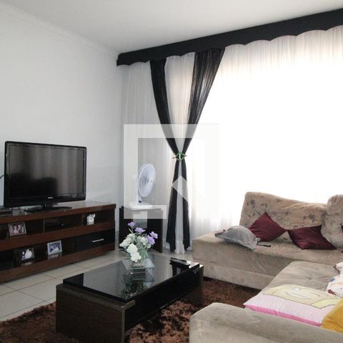 Casa à venda com 360m², 4 quartos e 8 vagasSala