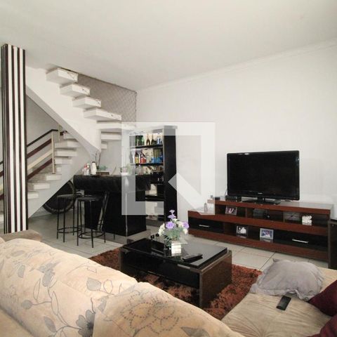 Casa à venda com 360m², 4 quartos e 8 vagasSala