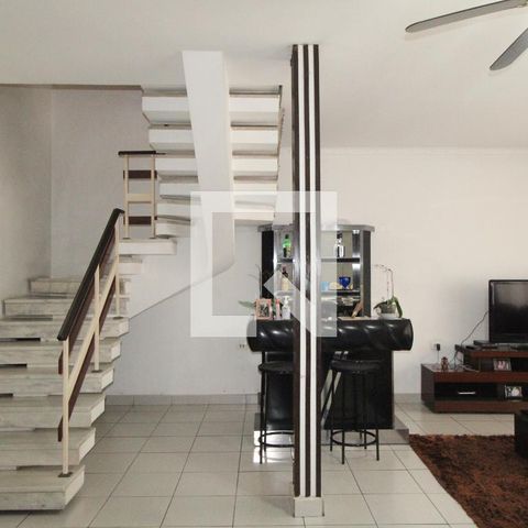Casa à venda com 360m², 4 quartos e 8 vagasSala