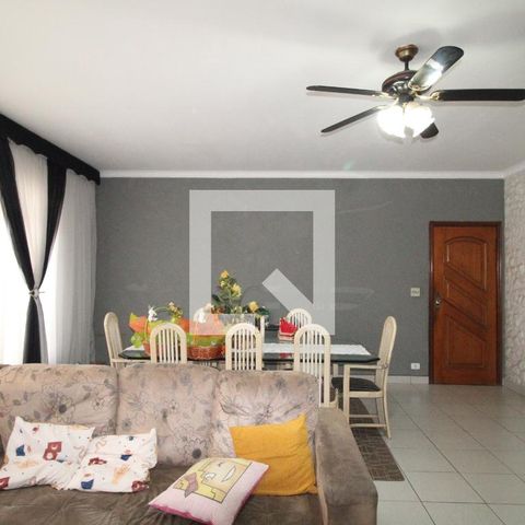 Casa à venda com 360m², 4 quartos e 8 vagasSala