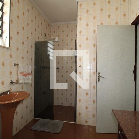 Casa à venda com 360m², 4 quartos e 8 vagasBanheiro 1