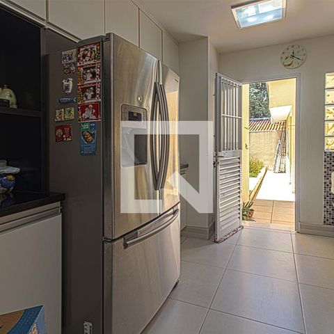 Casa à venda com 225m², 4 quartos e 6 vagasCozinha 