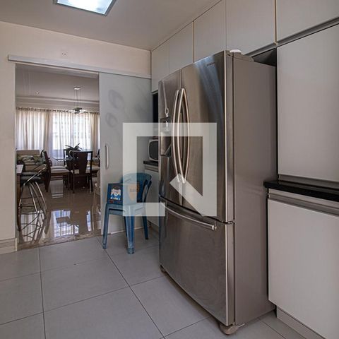 Casa à venda com 225m², 4 quartos e 6 vagasCozinha 