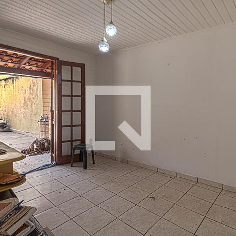 Casa à venda com 225m², 4 quartos e 6 vagasEdícula sala 