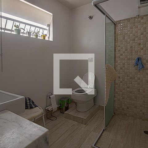 Casa à venda com 225m², 4 quartos e 6 vagasBanheiro Suíte 