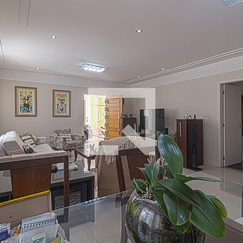 Casa à venda com 225m², 4 quartos e 6 vagasSala