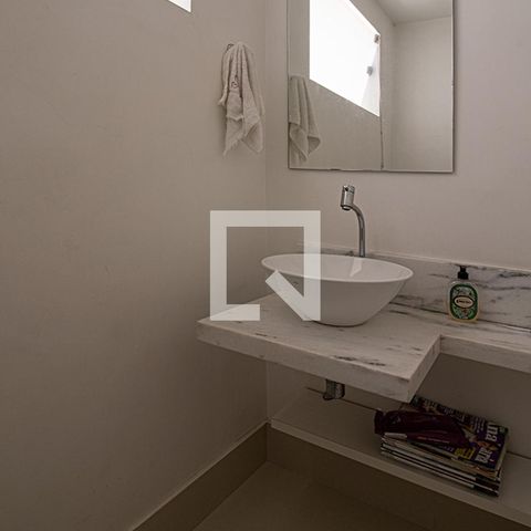 Casa à venda com 225m², 4 quartos e 6 vagasLavabo 