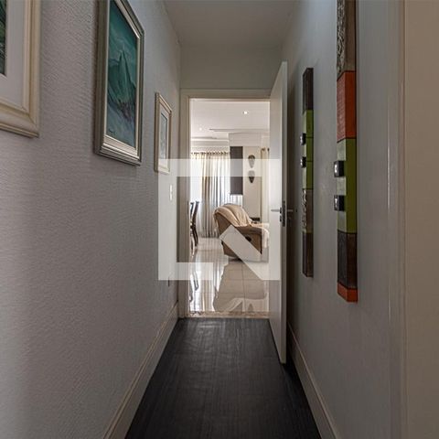 Casa à venda com 225m², 4 quartos e 6 vagasCorredor 