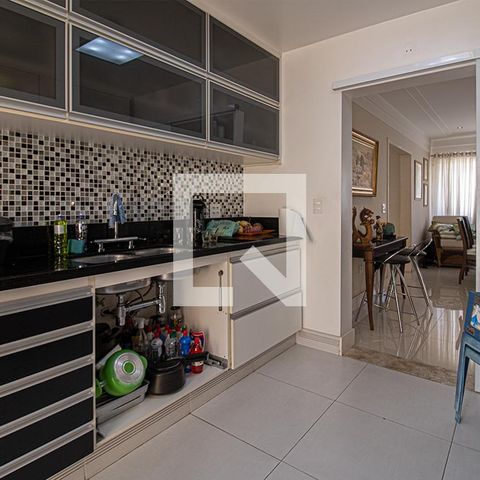 Casa à venda com 225m², 4 quartos e 6 vagasCozinha 