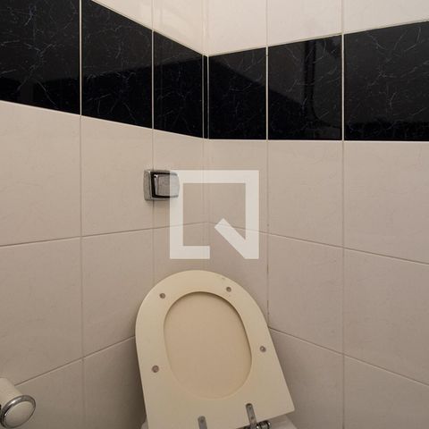 Casa à venda com 225m², 4 quartos e 6 vagasBanheiro de serviço