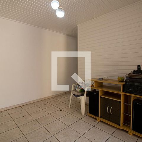 Casa à venda com 225m², 4 quartos e 6 vagasEdícula sala 