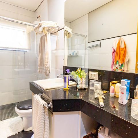 Casa à venda com 228m², 3 quartos e 2 vagasBanheiro