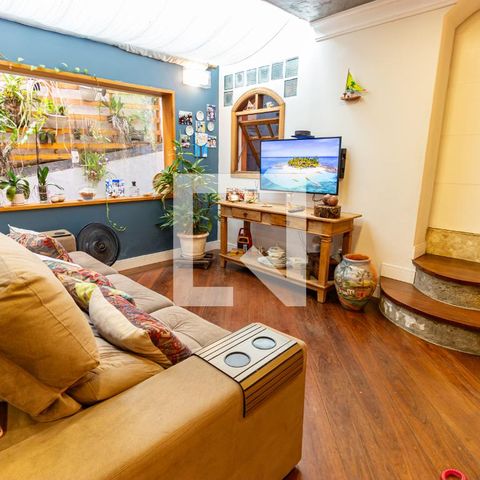 Casa à venda com 228m², 3 quartos e 2 vagasSala