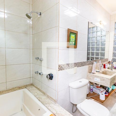 Casa à venda com 228m², 3 quartos e 2 vagasBanheiro da Suíte