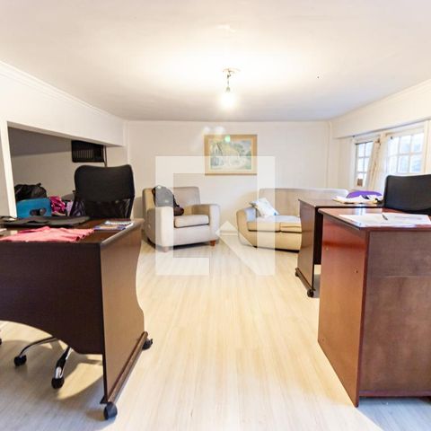 Casa à venda com 228m², 3 quartos e 2 vagasEscritório
