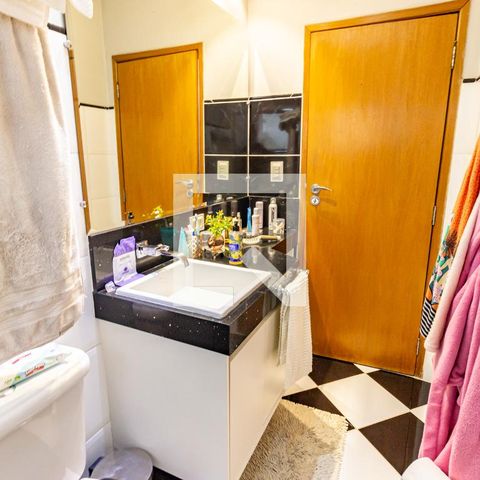 Casa à venda com 228m², 3 quartos e 2 vagasBanheiro