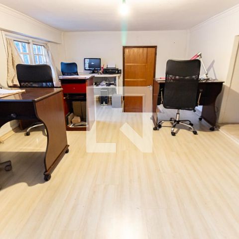 Casa à venda com 228m², 3 quartos e 2 vagasEscritório