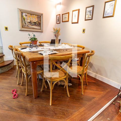 Casa à venda com 228m², 3 quartos e 2 vagasSala