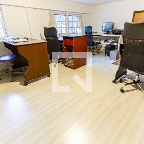 Casa à venda com 228m², 3 quartos e 2 vagasEscritório