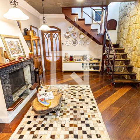 Casa à venda com 228m², 3 quartos e 2 vagasSala