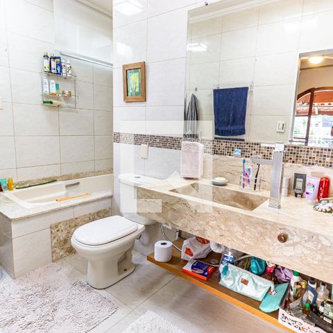 Casa à venda com 228m², 3 quartos e 2 vagasBanheiro da Suíte