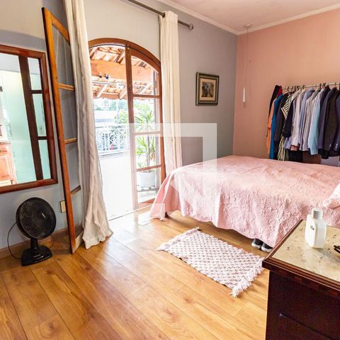 Casa à venda com 228m², 3 quartos e 2 vagasSuíte