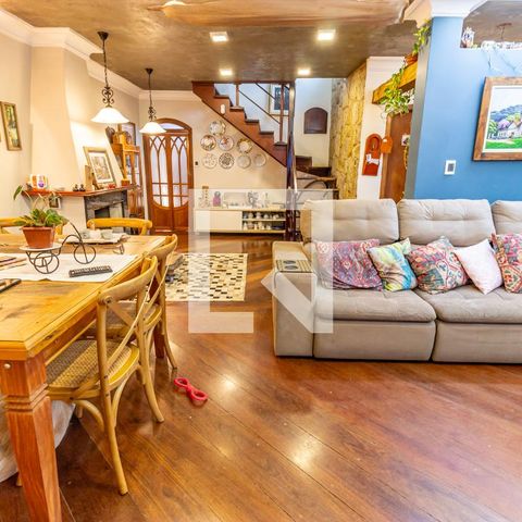 Casa à venda com 228m², 3 quartos e 2 vagasSala