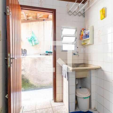 Casa à venda com 70m², 2 quartos e 2 vagas Casa à venda com 70m², 2 quartos e 2 vagasÁrea de Serviço