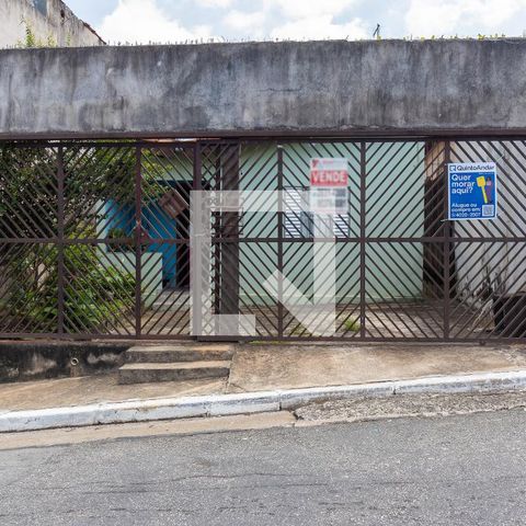 Casa à venda com 70m², 2 quartos e 2 vagas Casa à venda com 70m², 2 quartos e 2 vagasFachada