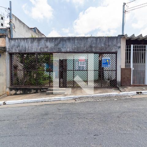 Casa à venda com 70m², 2 quartos e 2 vagas Casa à venda com 70m², 2 quartos e 2 vagasFachada