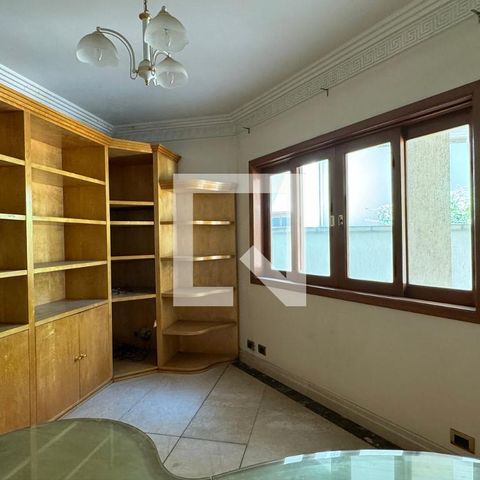 Casa de condomínio à venda com 975m², 4 quartos e 8 vagasEscritório