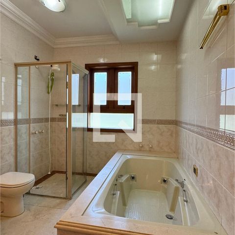 Casa de condomínio à venda com 975m², 4 quartos e 8 vagasBanheiro da Suíte 1