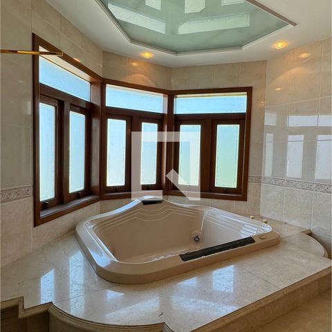 Casa de condomínio à venda com 975m², 4 quartos e 8 vagasBanheiro da Suíte 2