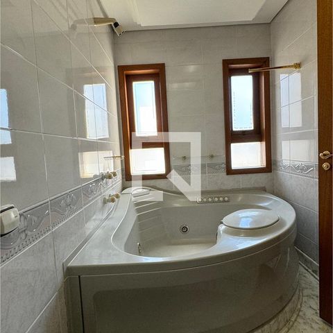 Casa de condomínio à venda com 975m², 4 quartos e 8 vagasBanheiro da Suíte 3