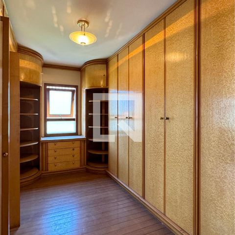Casa de condomínio à venda com 975m², 4 quartos e 8 vagasCloset da suíte 2